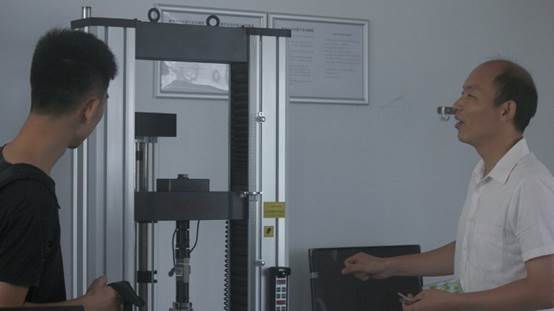 说明: D:\2019\WeChat Files\shleegzhu\Files\2017av电影
“寻访校友足迹”校友(稿件、图片）\2017av电影
“寻访校友足迹”校友(稿件、图片）\杨猛师兄\杨猛师兄 (2).jpg